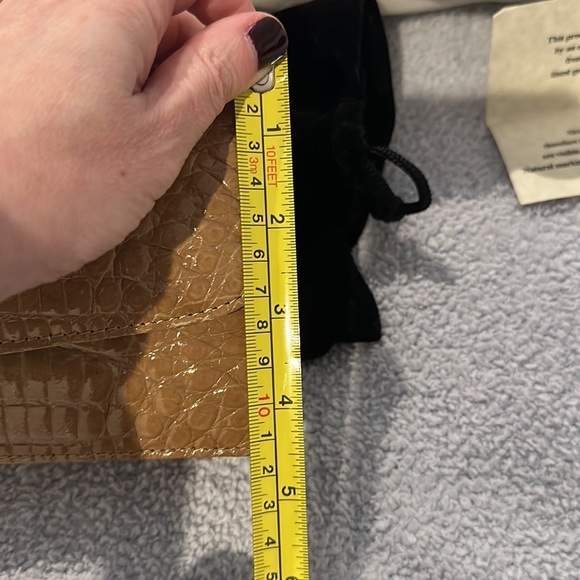 Eileen Kramer genuine crocodile clutch in sand color with detachable strap. - Picture 10 of 10